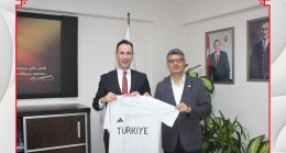 İL MÜDÜRÜ GÖKSUN ÖZ, MİLLİ SPORCU YUSUF DİKEÇ’İ AĞIRLADI