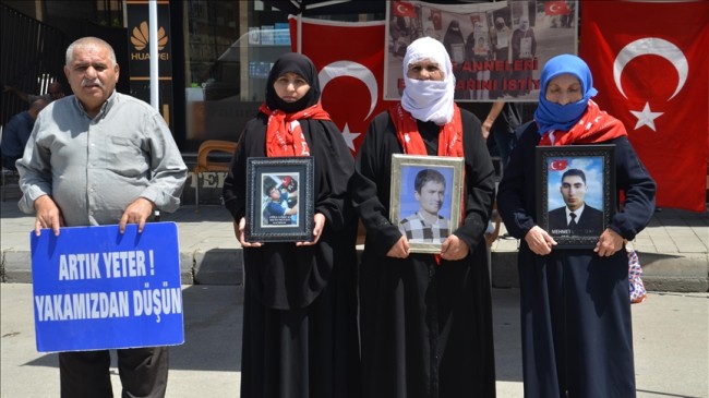 Muşlu aileler DEM Parti önündeki eylemlerini sürdürdü