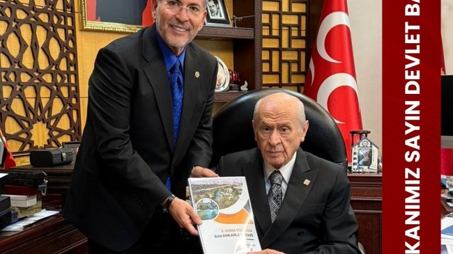 Milletvekili Levent Uysal “İl Olma Yolunda Rakamlarla Tarsus Dosyasını” MHP Lideri Devlet Bahçeliye Teslim Etti