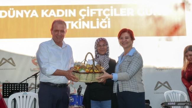 Başkan Vahap Seçer, 6 Bin Kadın Çiftçiyle Tarsus’ta Buluştu