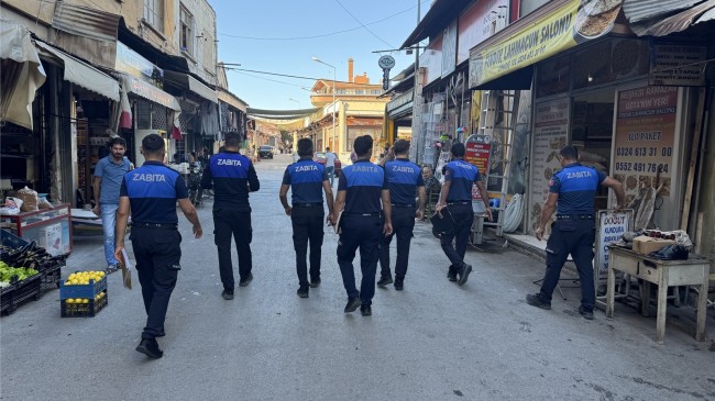 Tarsus Belediyesi Kaldırım İşgallerine Geçit Vermedi “12 İşletmeye Ceza, 3 İşletmeye Tebligat”
